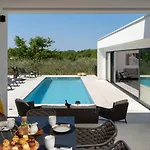 Karbula By Guide Villa *