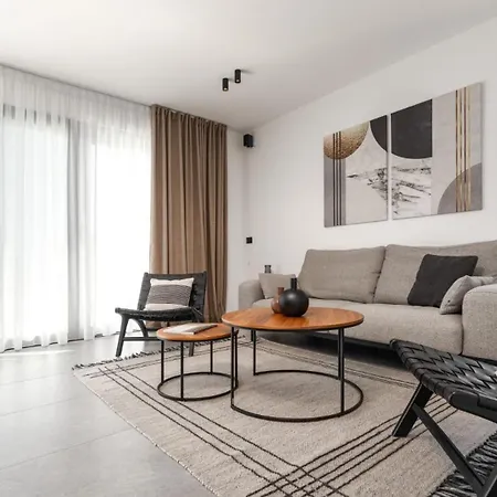 别墅 Karbula By Guide *